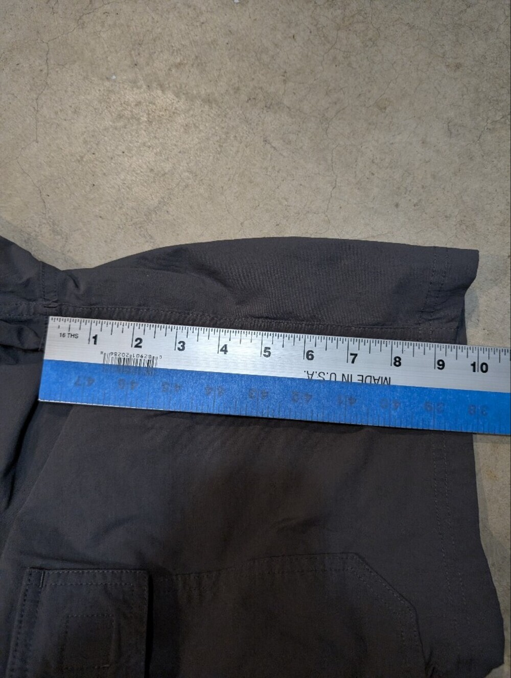 Orvis Men's Charcoal Gray Cargo Hybrid Nylon Shorts - Picture 6 of 7